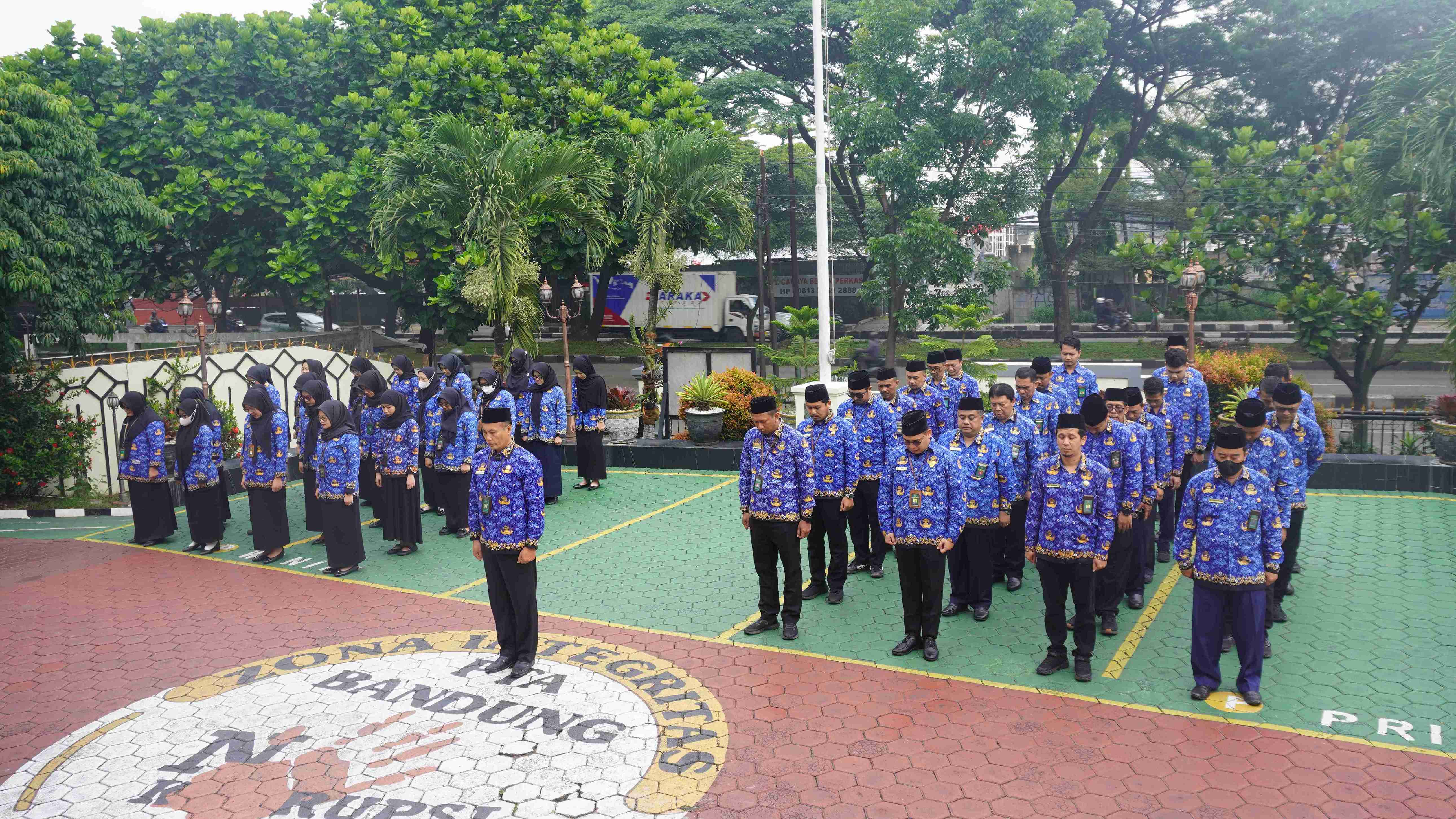 mengheningkan cipta